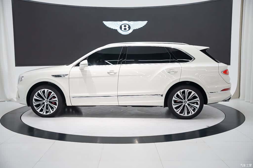 Bentley Bentayga, 2023 7