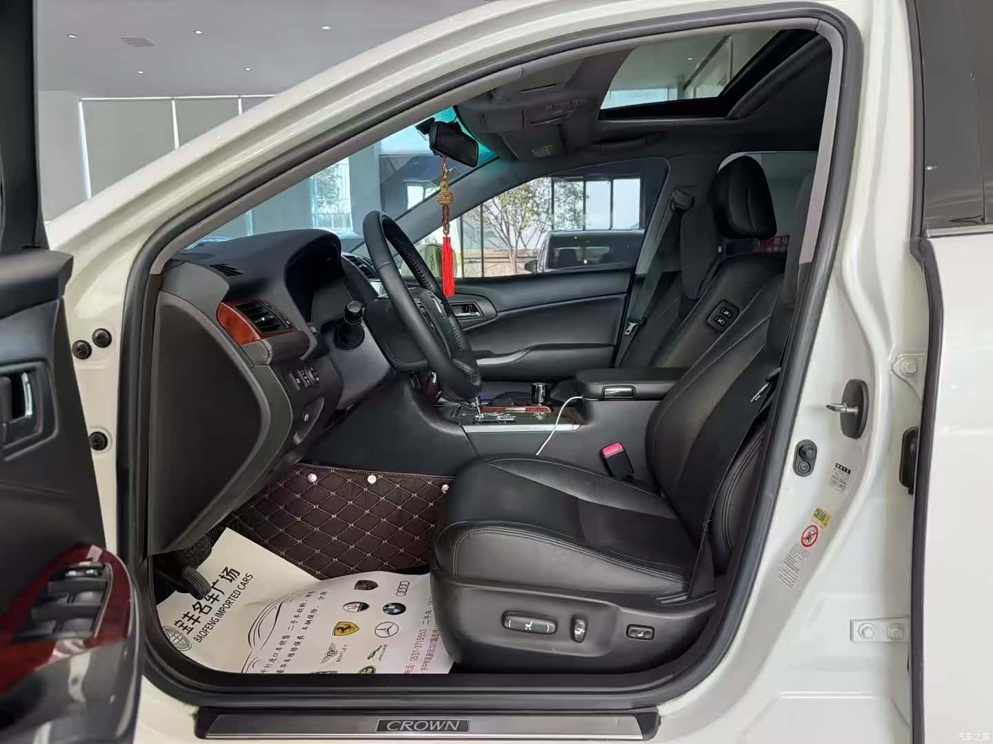 Toyota Crown, 2012 4