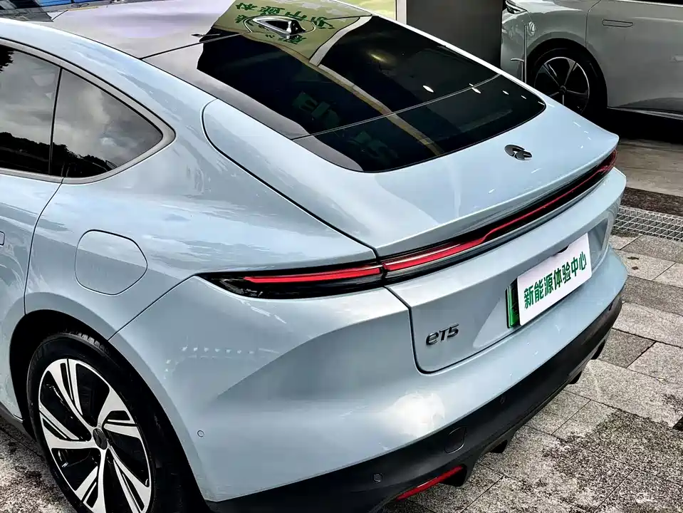 NIO ET5