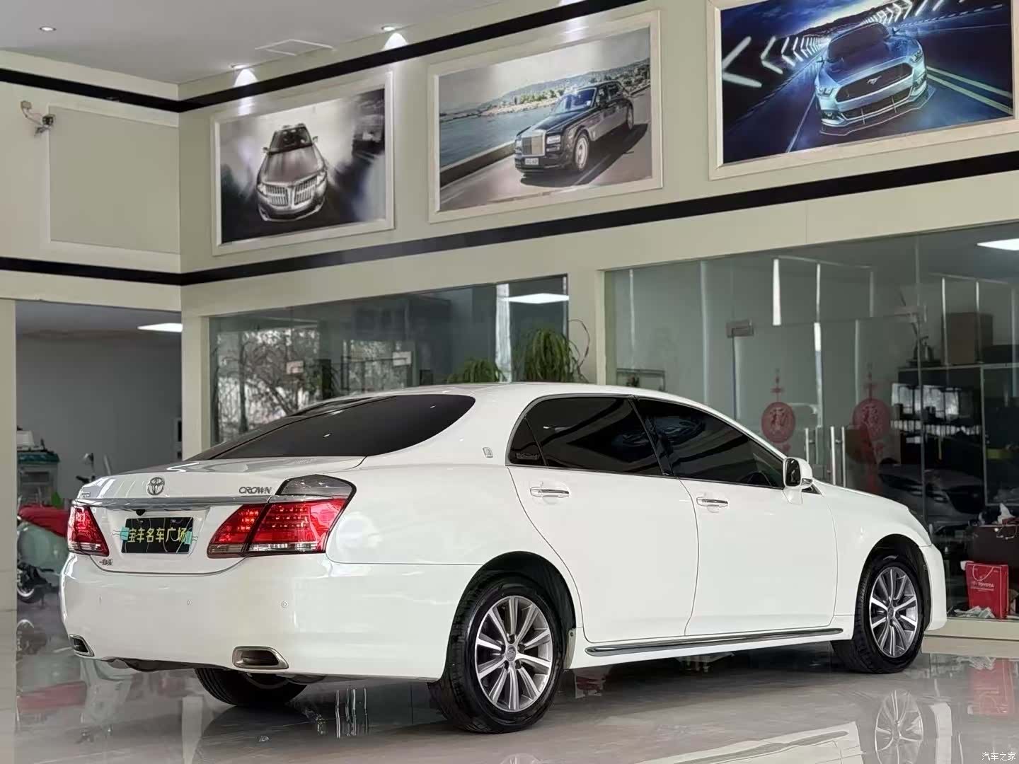 Toyota Crown, 2012 9