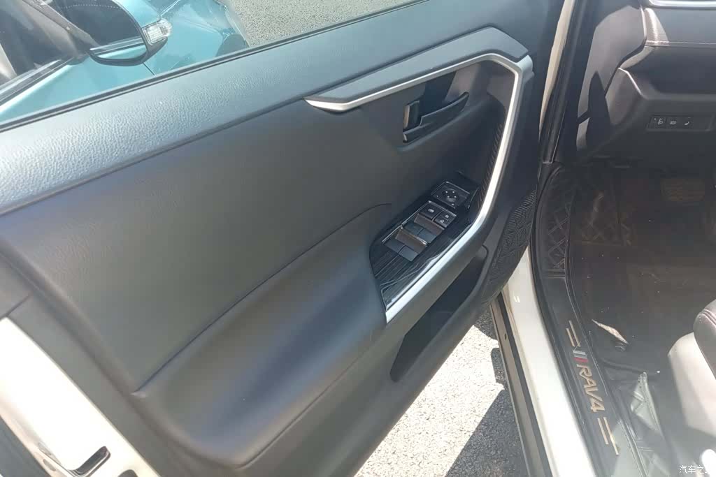 Toyota RAV4, 2020 7