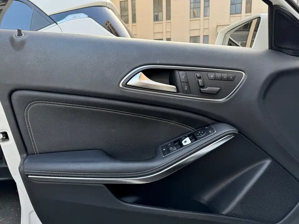 Mercedes-Benz GLA Mercedes-Benz GLA