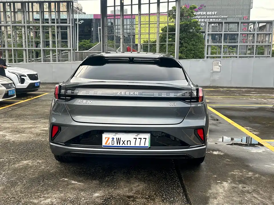 Zeekr 001