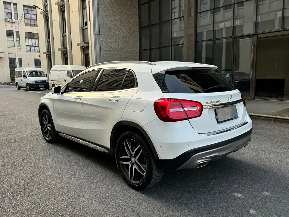 Mercedes-Benz GLA Mercedes-Benz GLA