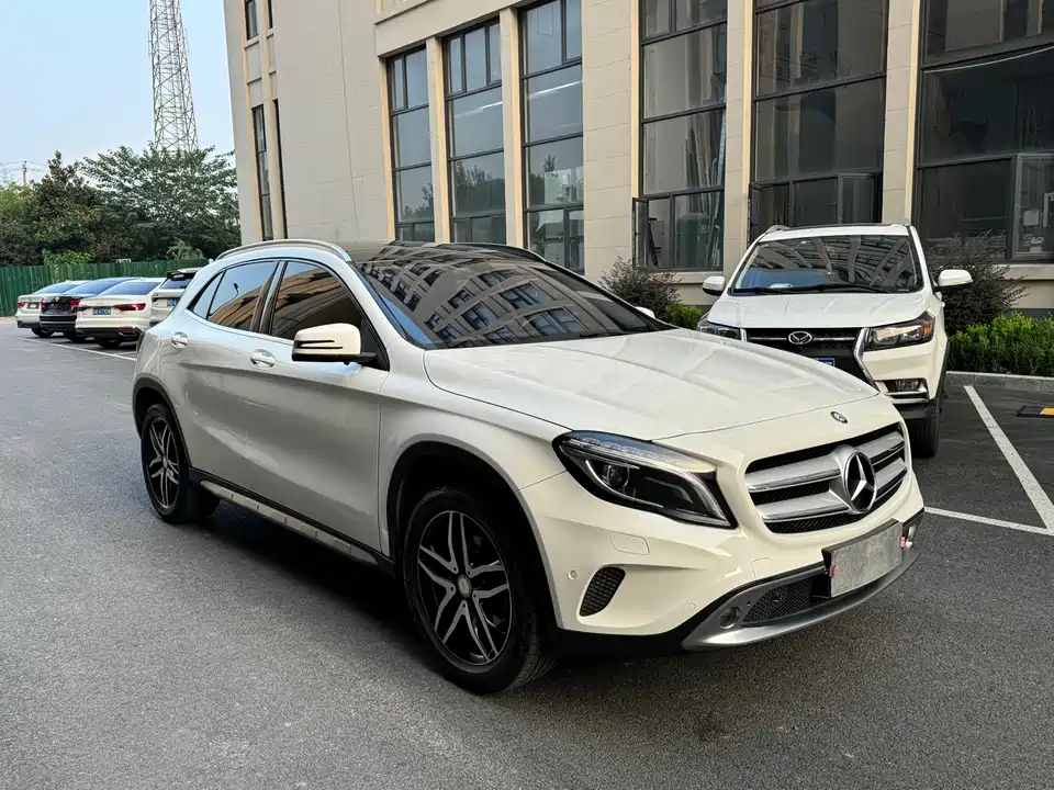 Mercedes-Benz GLA Mercedes-Benz GLA