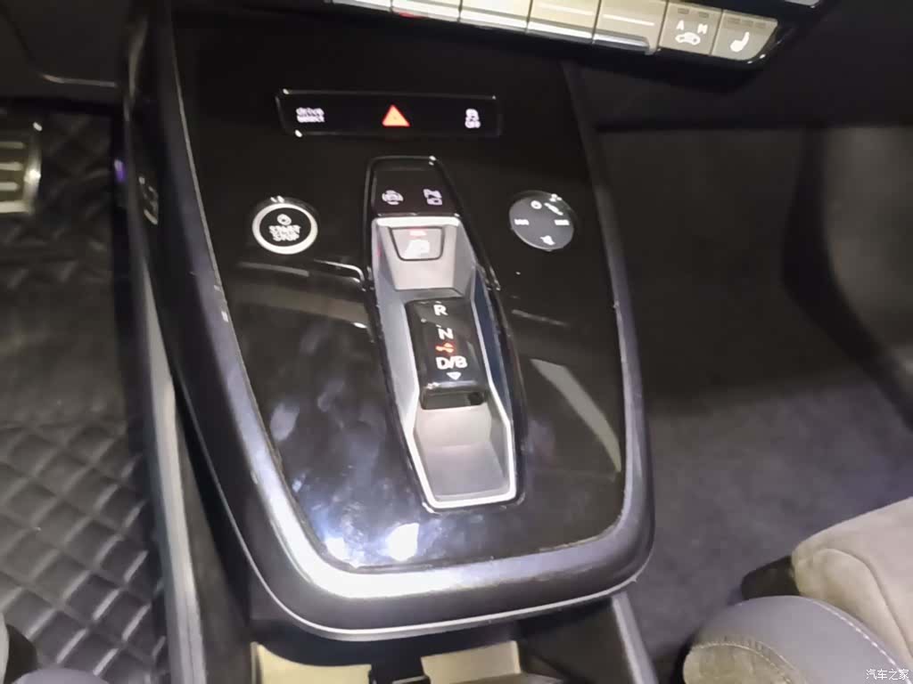 Audi Q4 e-tron, 2023 14