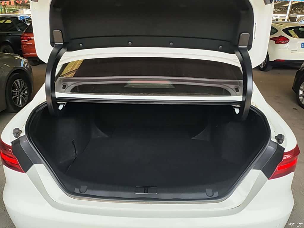 Geely Binray, 2019 15