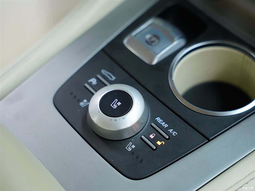 Aston Martin Rapide, 2011 51