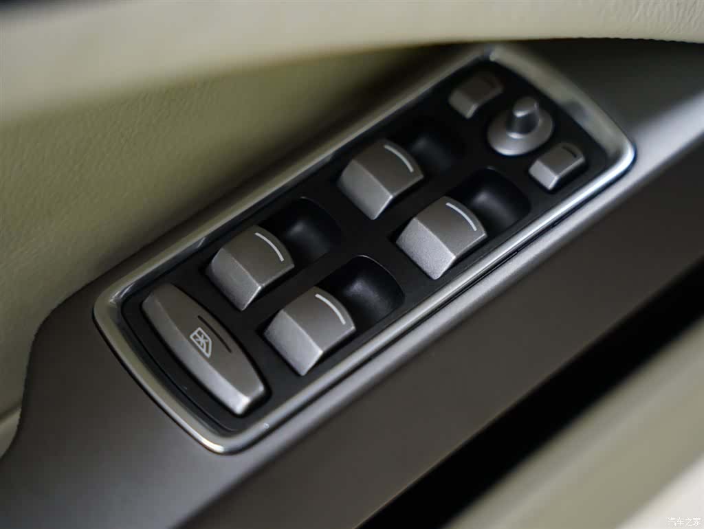 Aston Martin Rapide, 2011 26