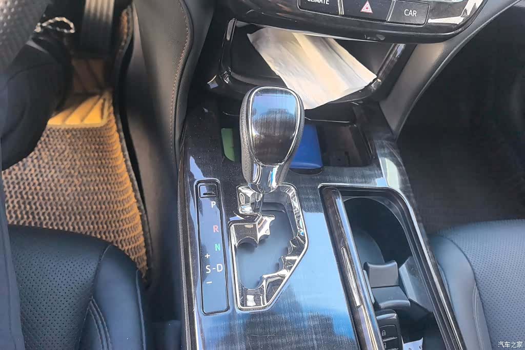 Toyota Crown, 2016 16