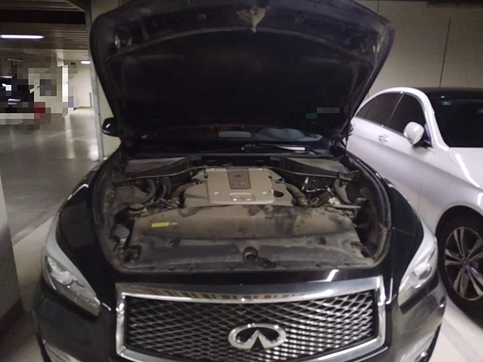 Infiniti Q70