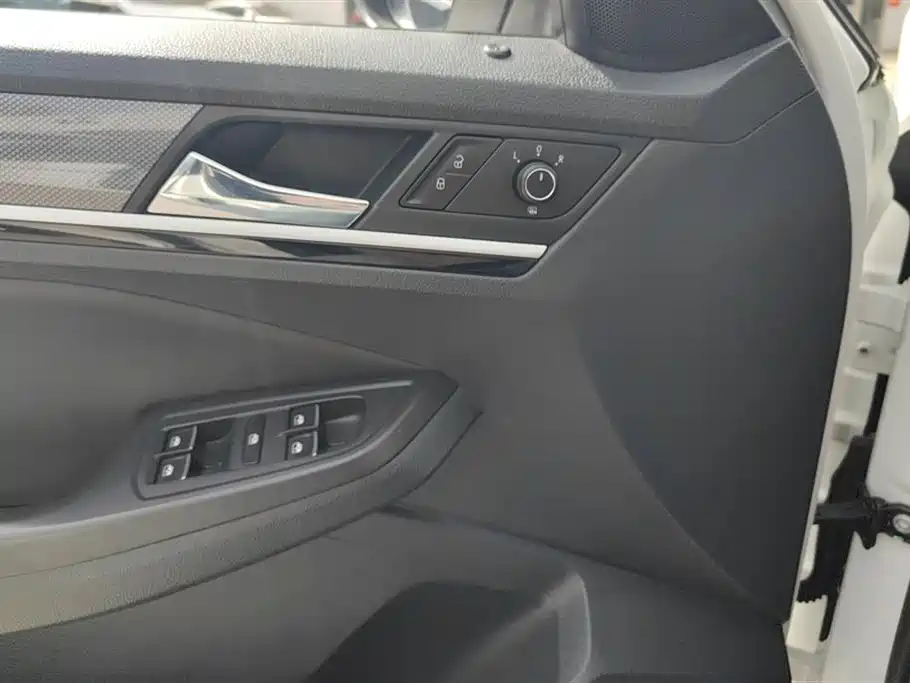 Volkswagen C-TREK Wei Collar