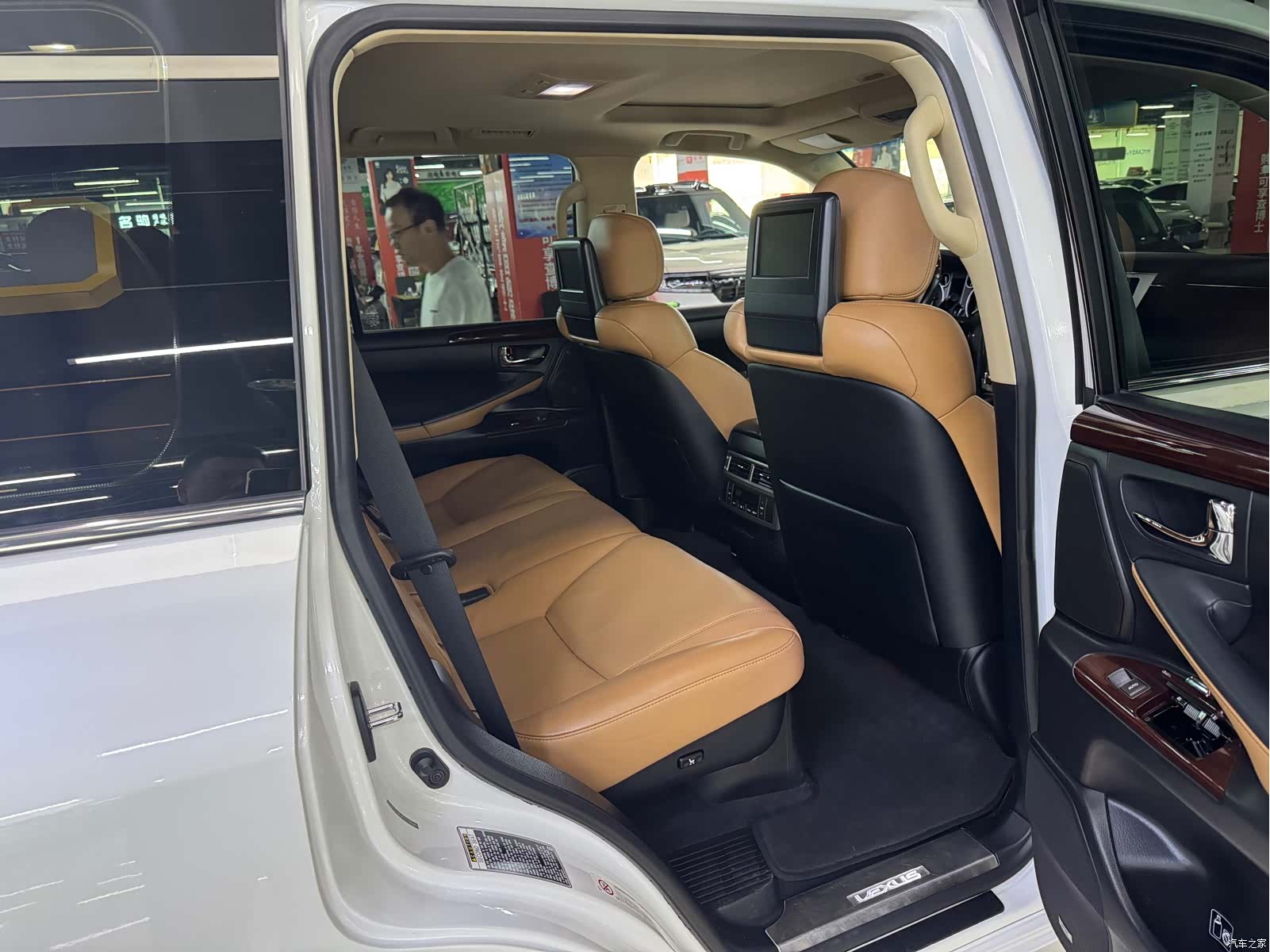Lexus LX, 2016 9
