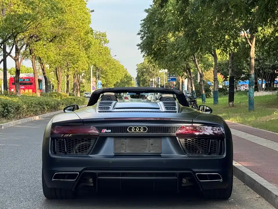 Audi R8