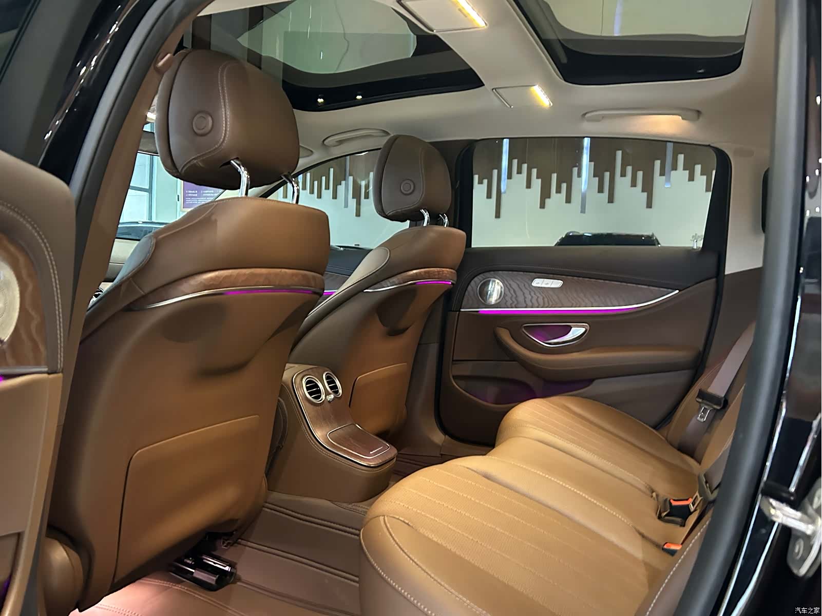 Mercedes-Benz E-Class, 2023 19