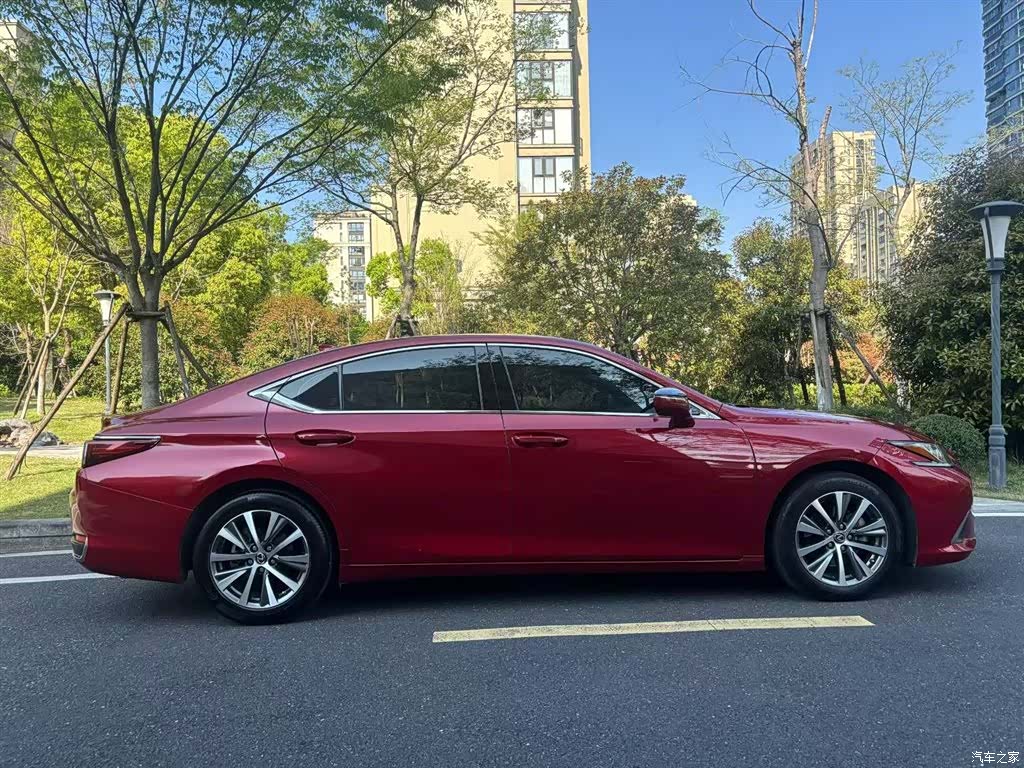 Lexus ES, 2018 все фото