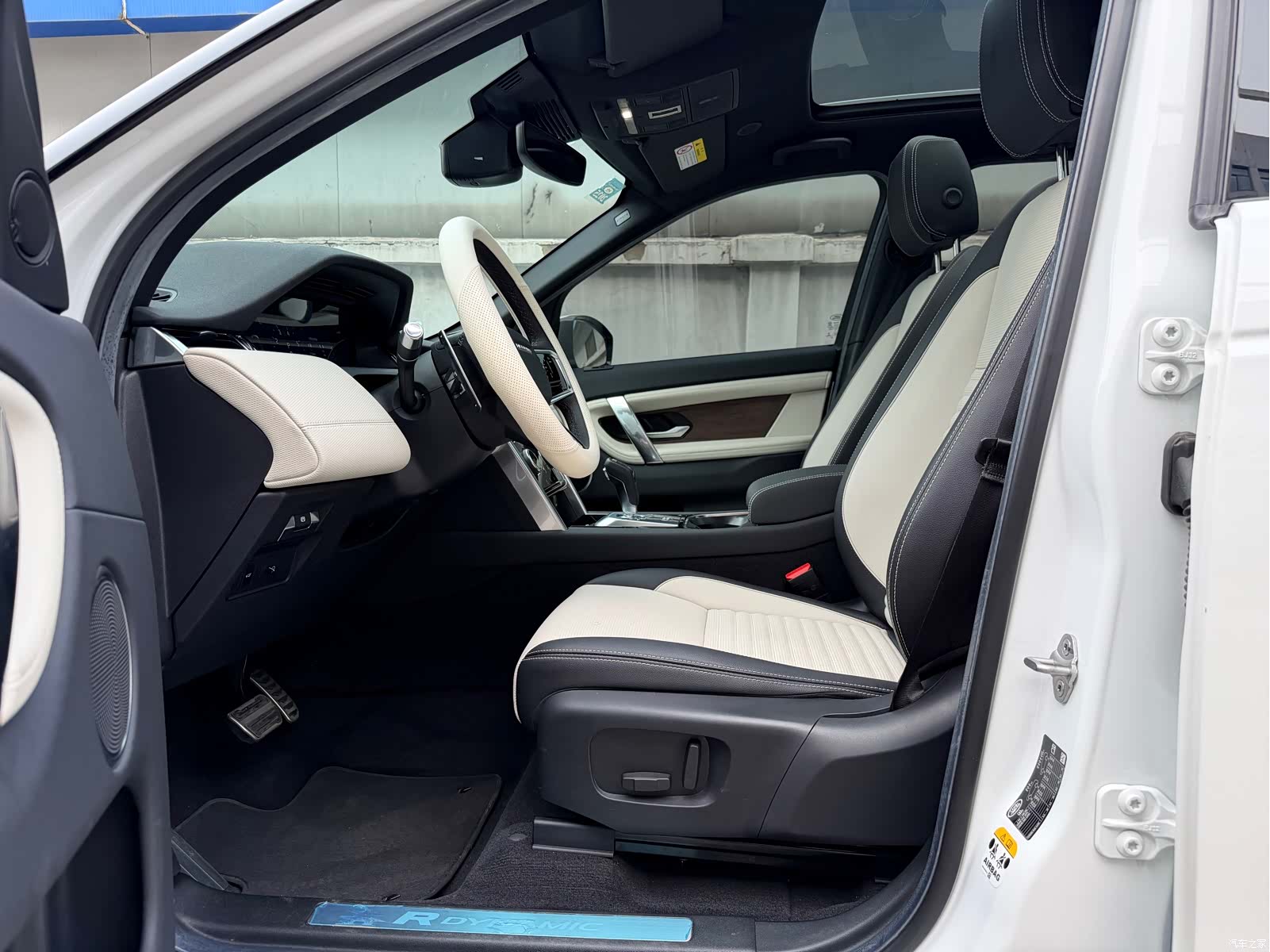 Land Rover Discovery, 2023 4