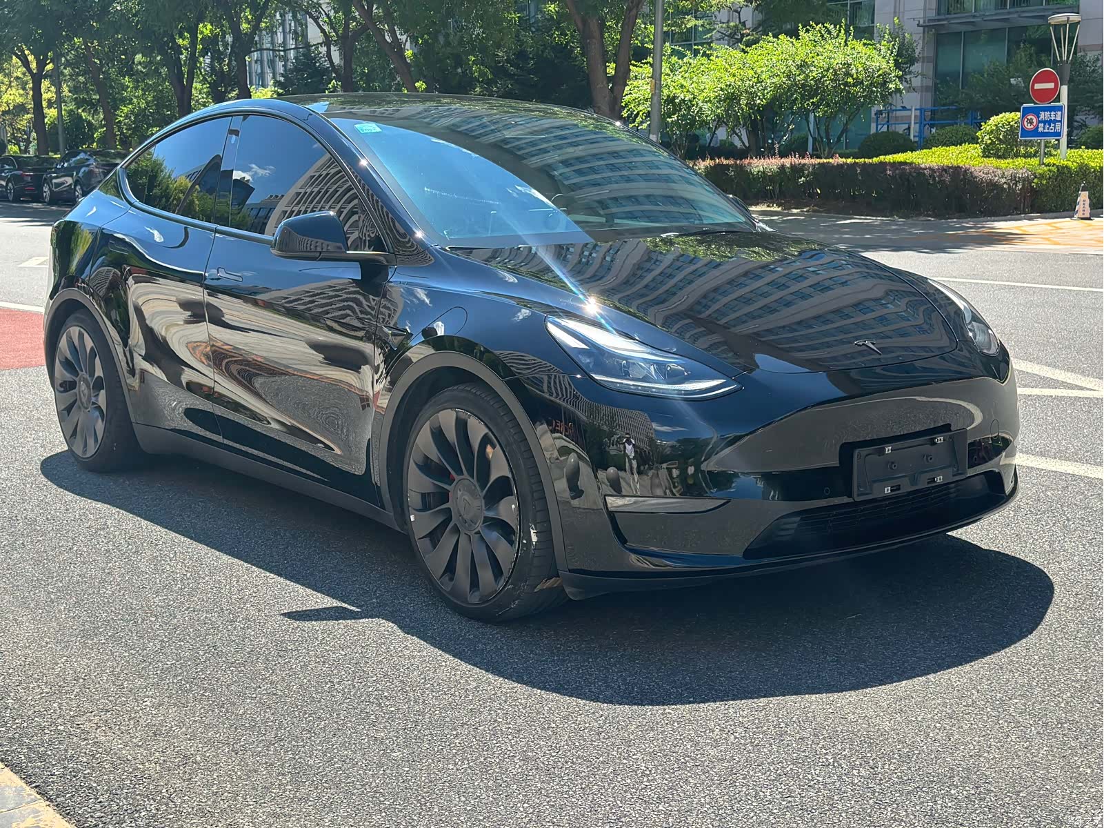Tesla Model Y, 2022 3