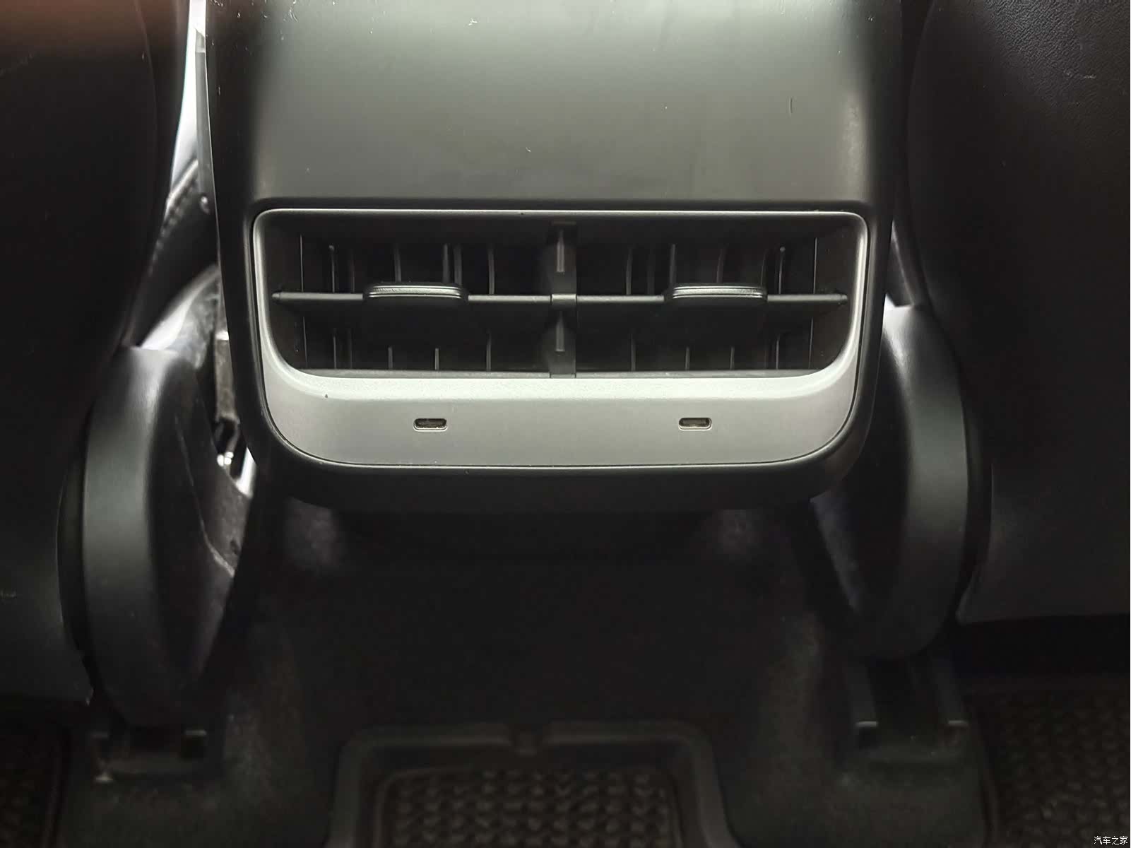 Tesla Model Y, 2023 16