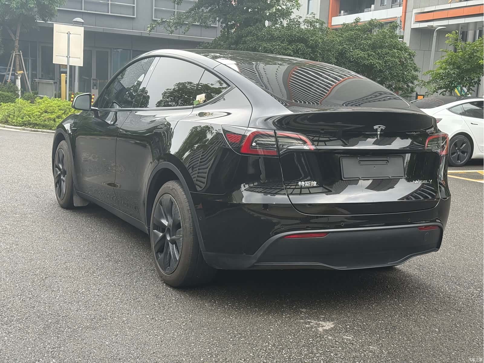 Tesla Model Y, 2023 25