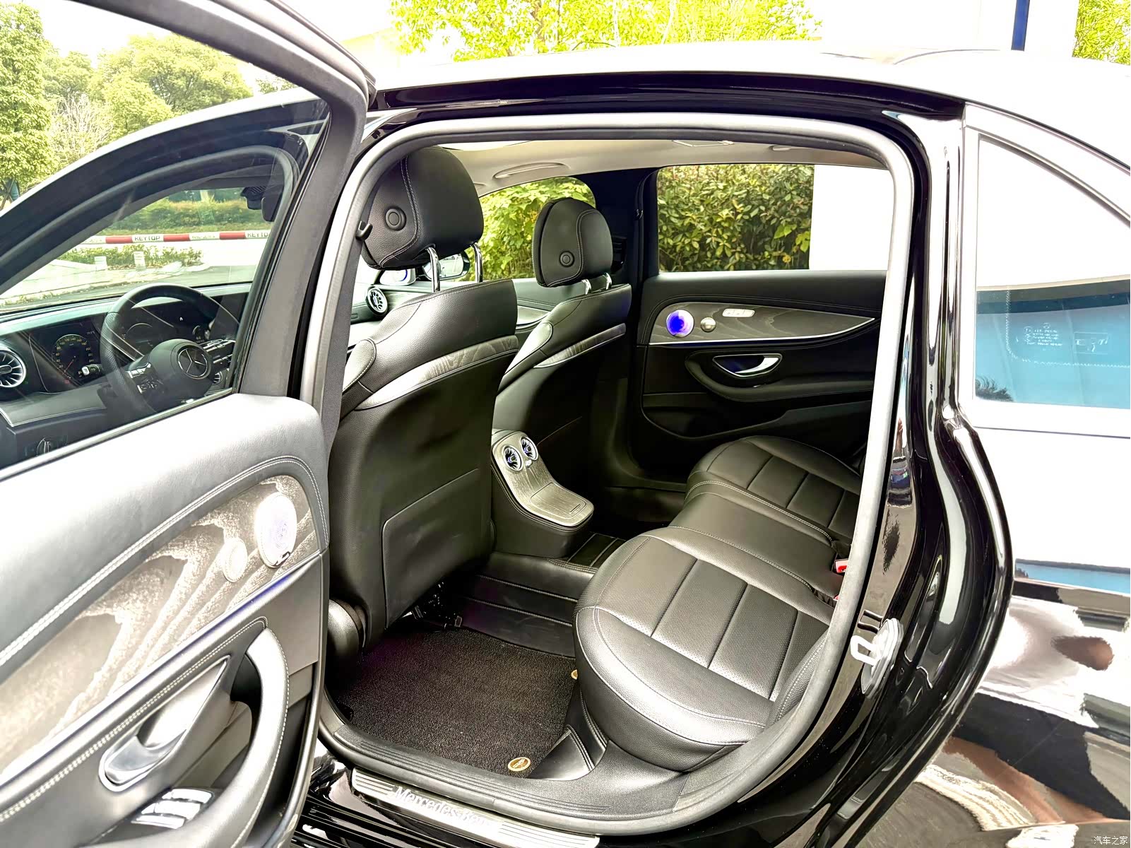 Mercedes-Benz E-Class, 2022 14