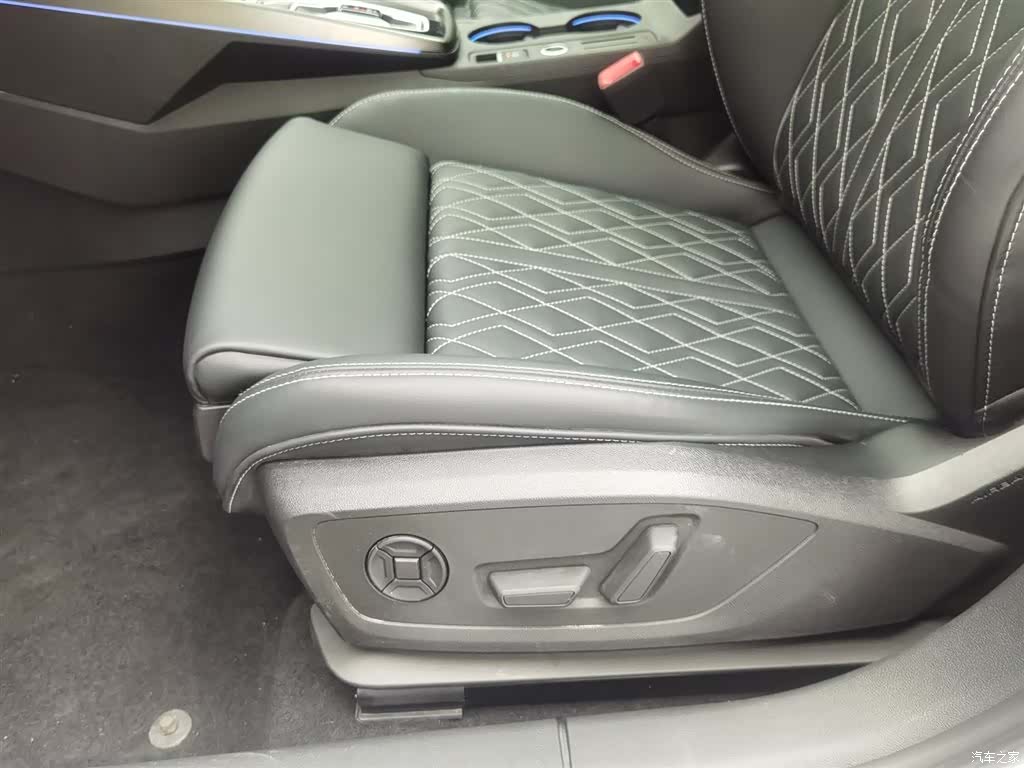 Audi Flying Spur, 2025 20