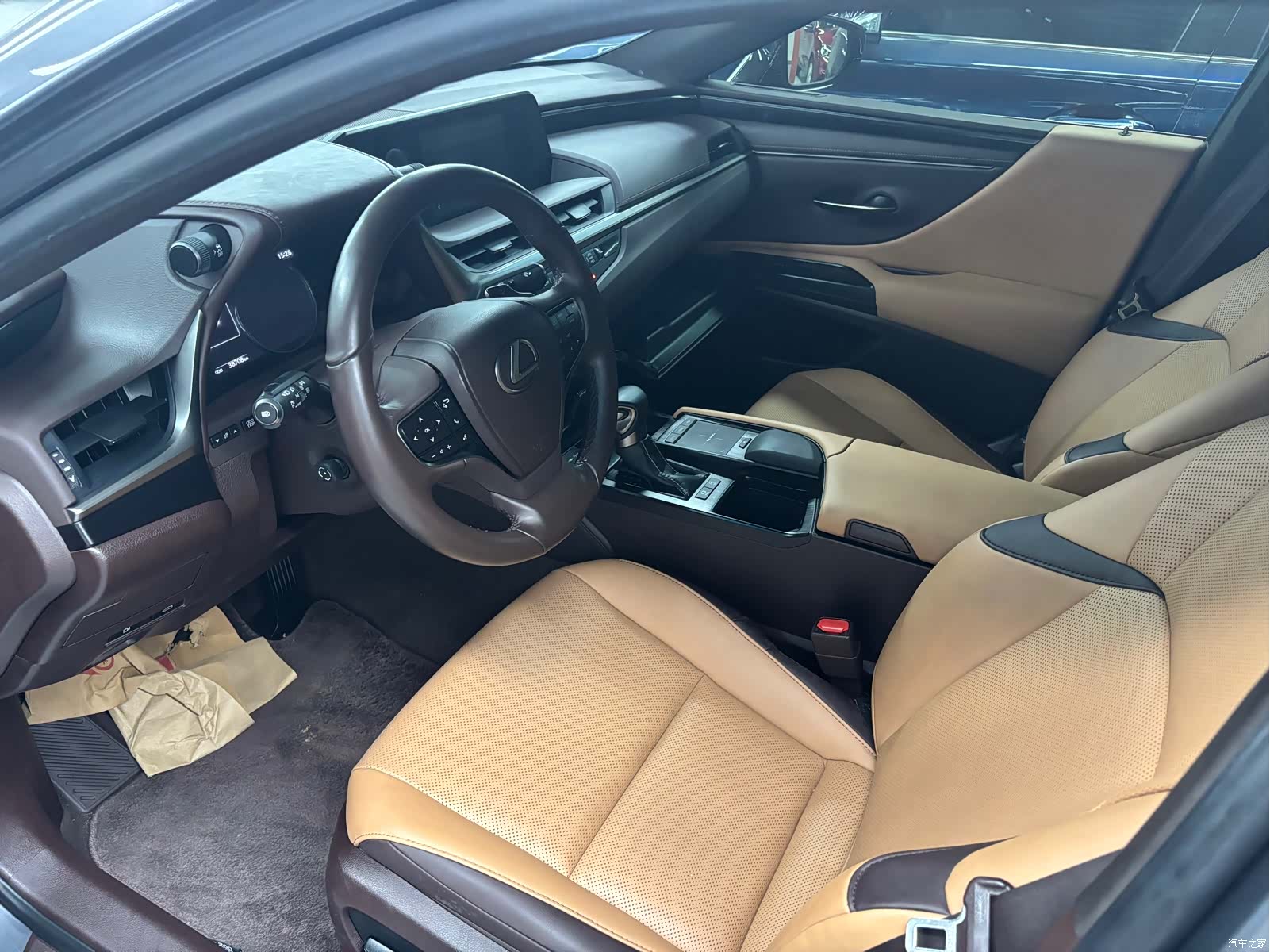 Lexus ES, 2020 4