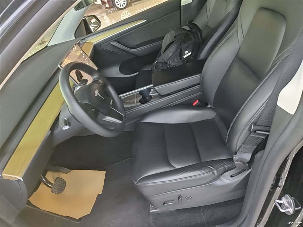 Tesla Model Y, 2023 15