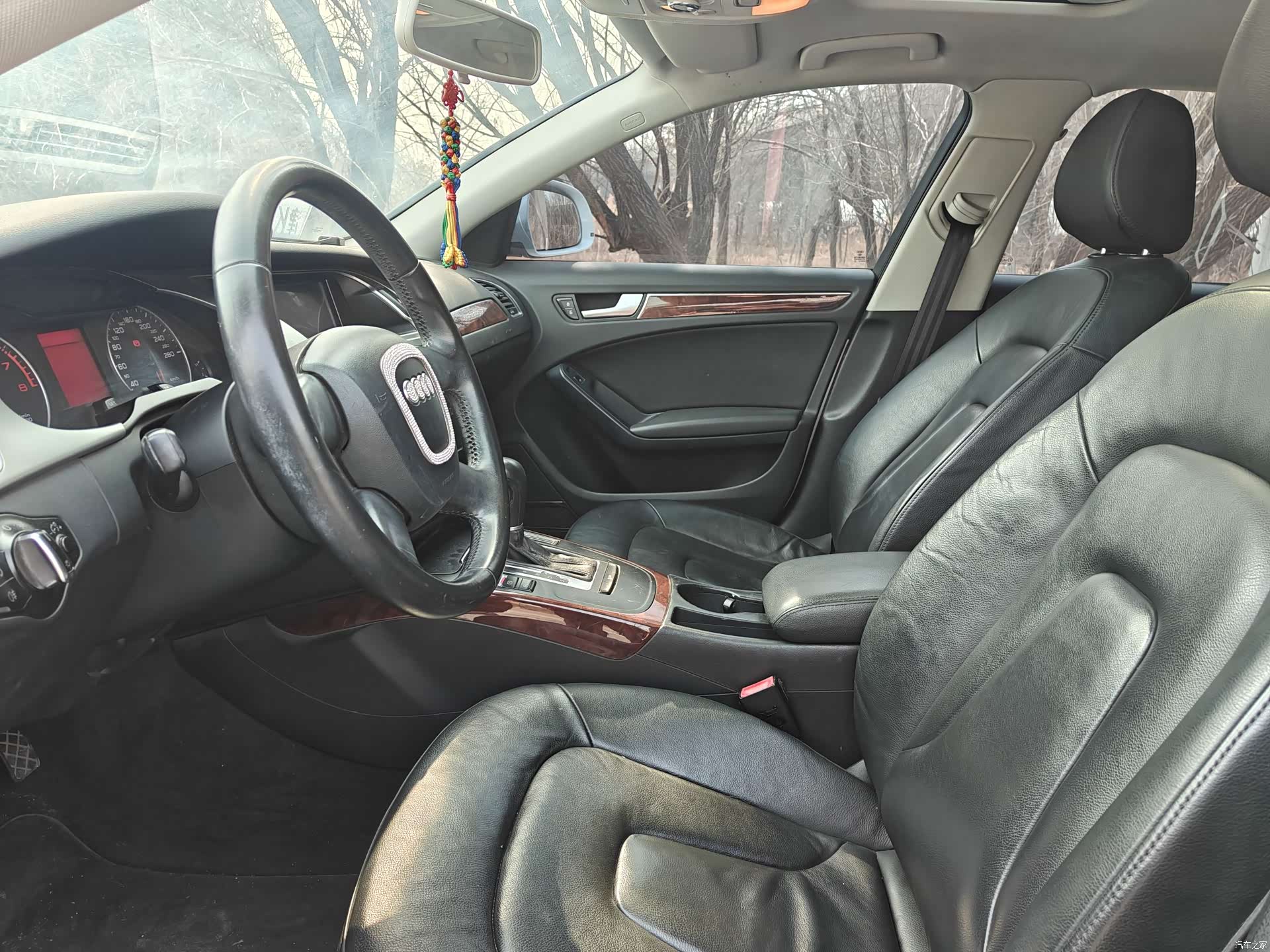 Audi A4L, 2011 4