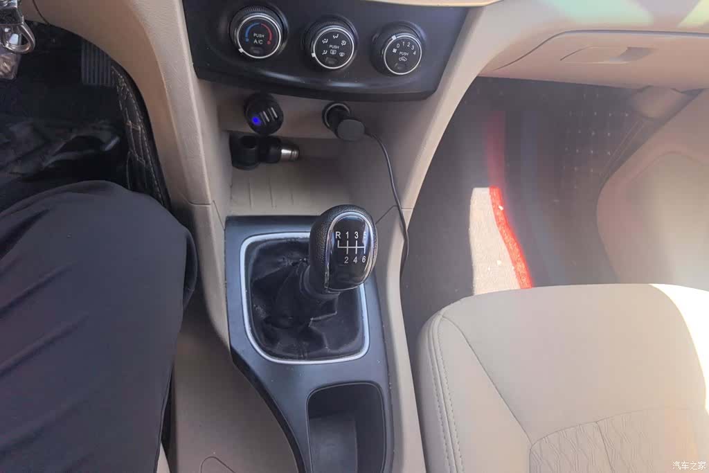 Wuling 730, 2017 15