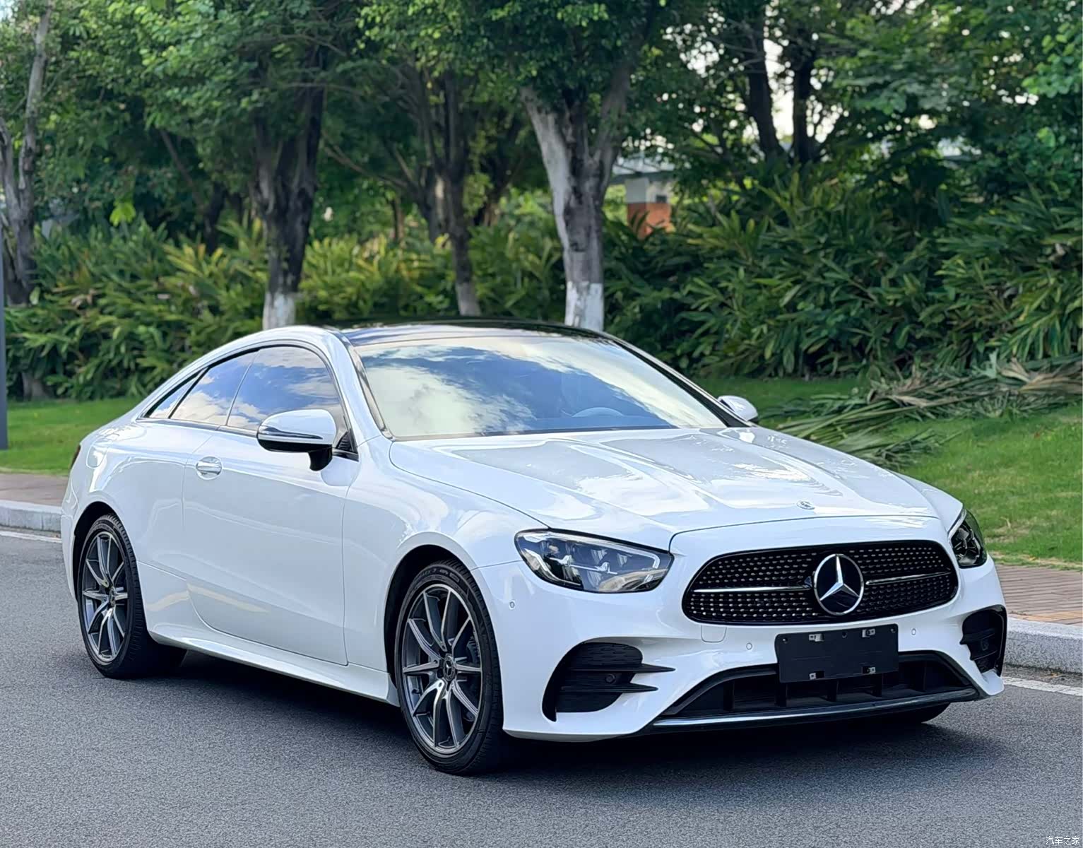 Mercedes-Benz E-Class, 2024 3