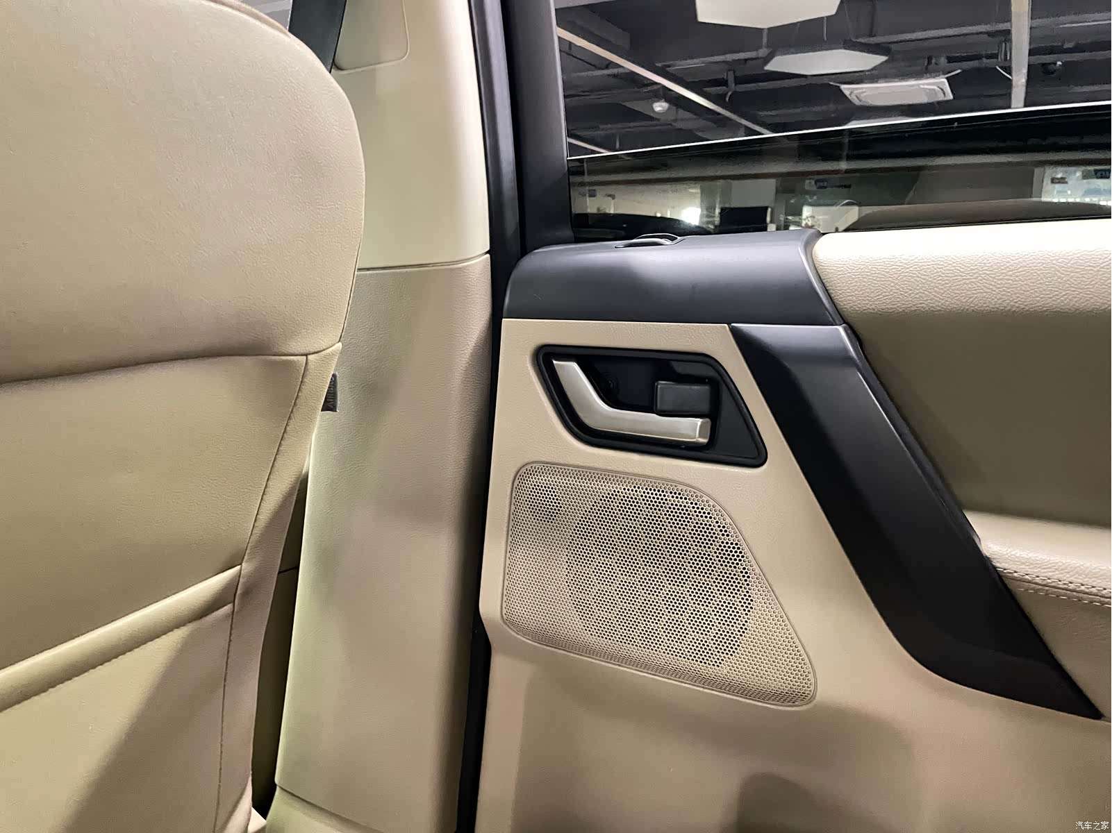 Land Rover 2, 2011 43