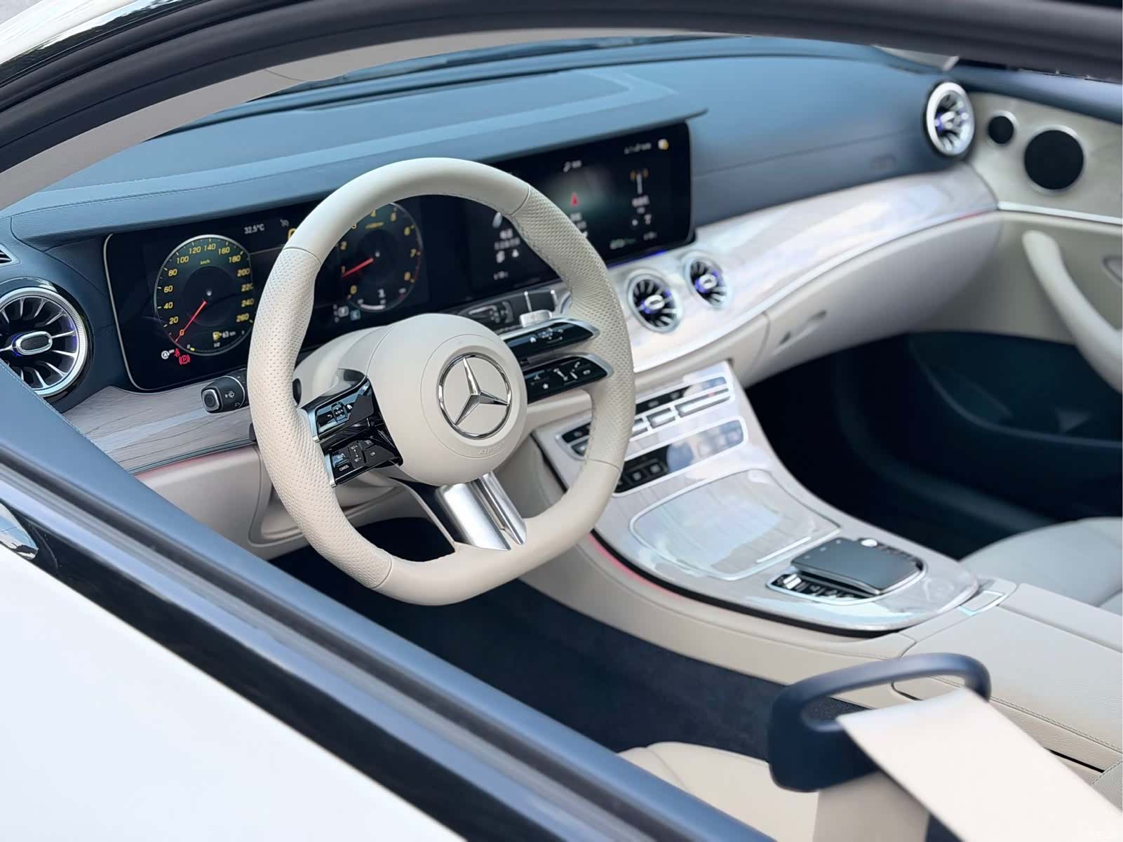 Mercedes-Benz E-Class, 2024 8