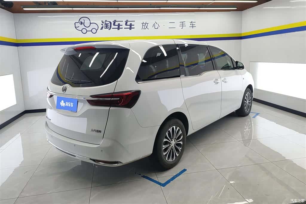 Buick GL8, 2022 3