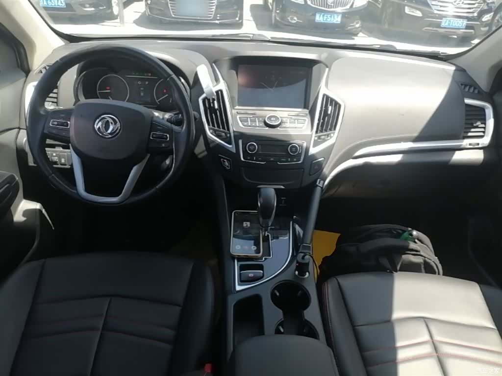 DongFeng AX7, 2016 10