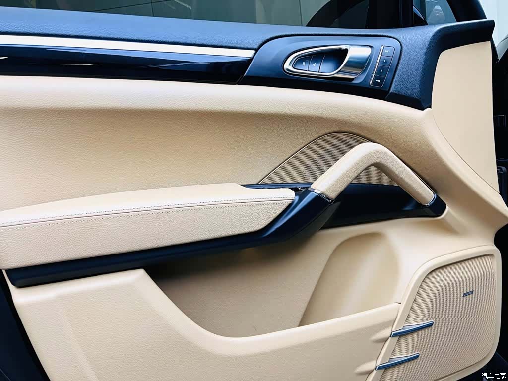 Porsche Cayenne, 2015 11