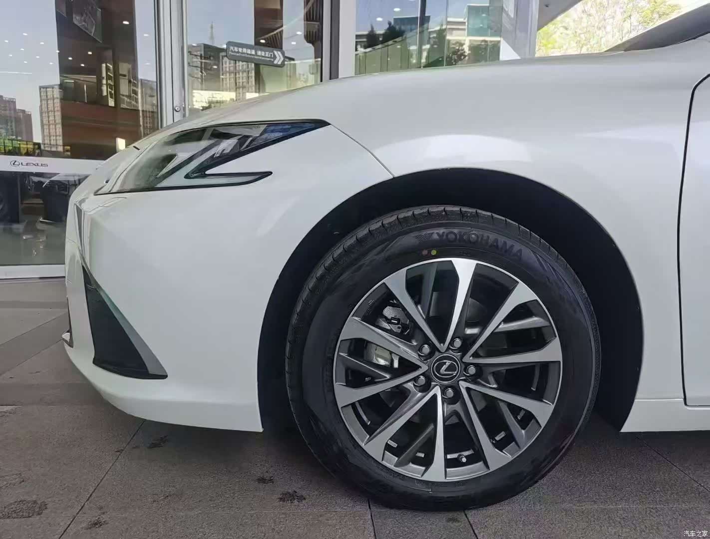 Lexus ES, 2026 4