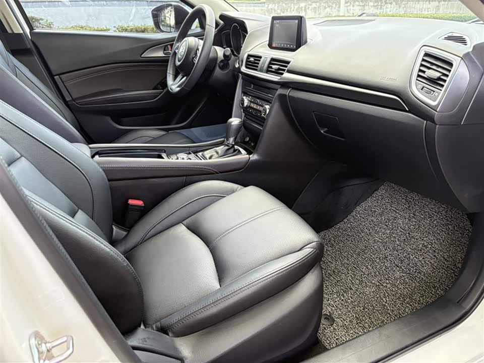 Mazda 3 Angkesaila