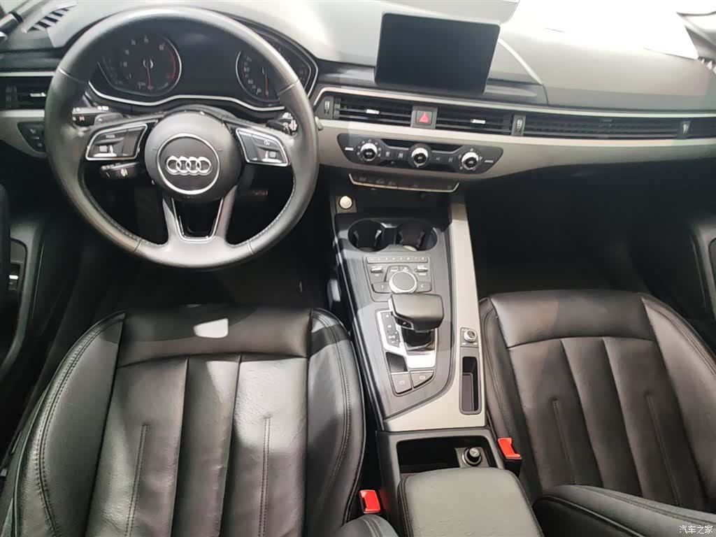 Audi A4L, 2019 все фото