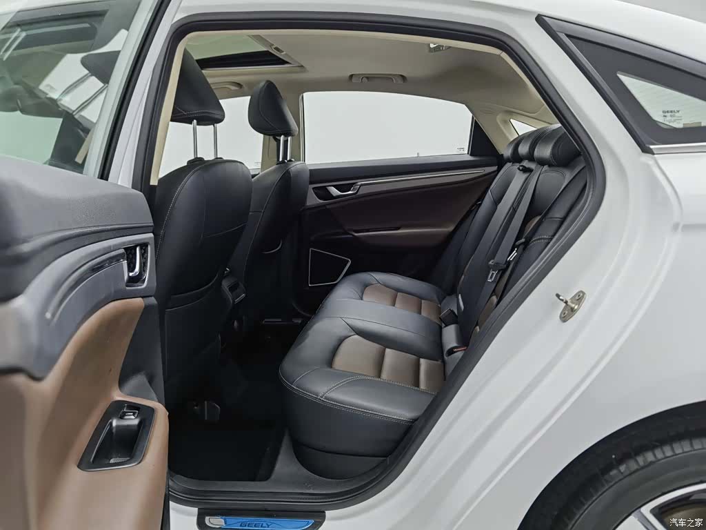 Geely Emgrand, 2018 15