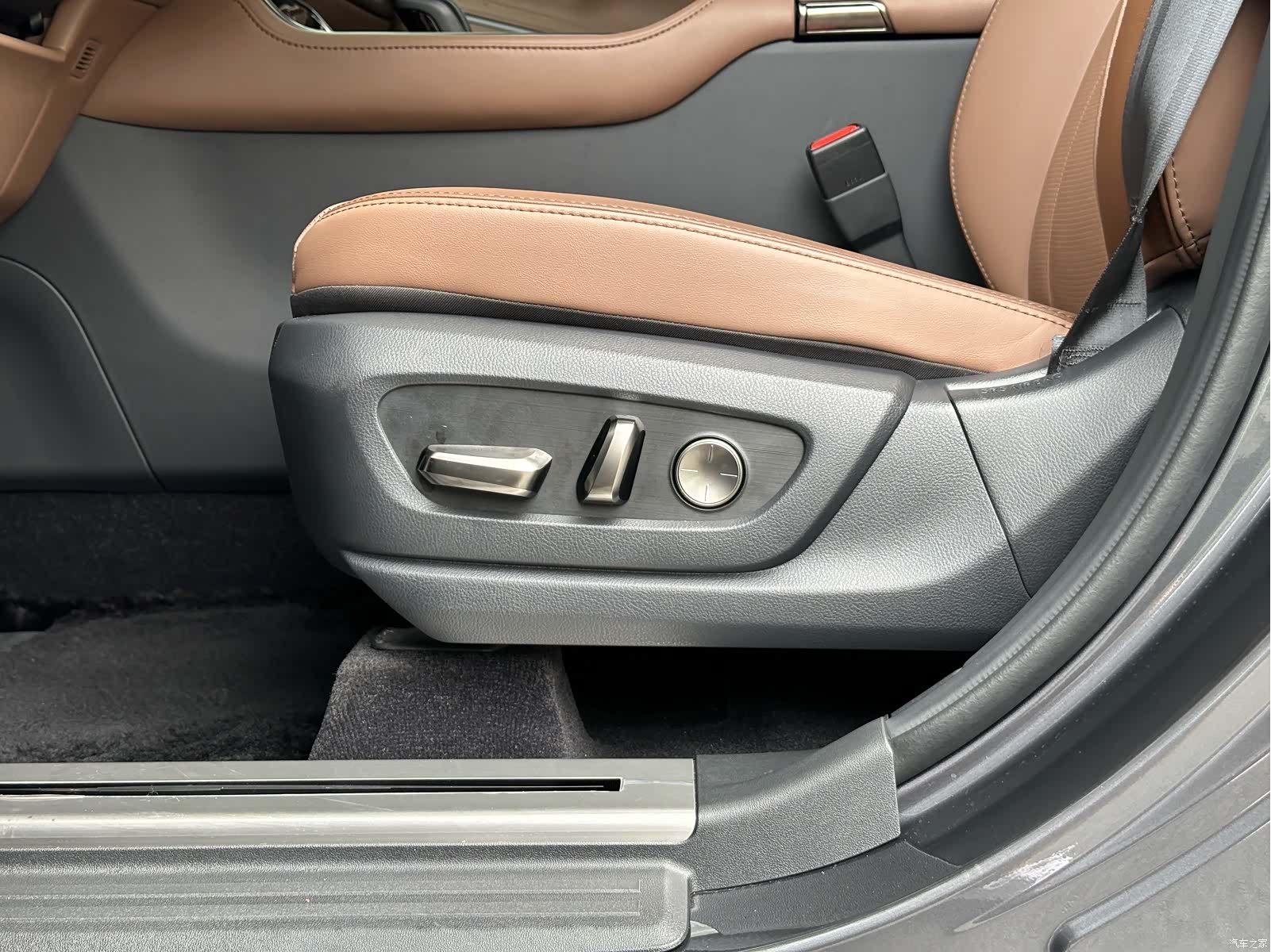 Toyota Century, 2024 31