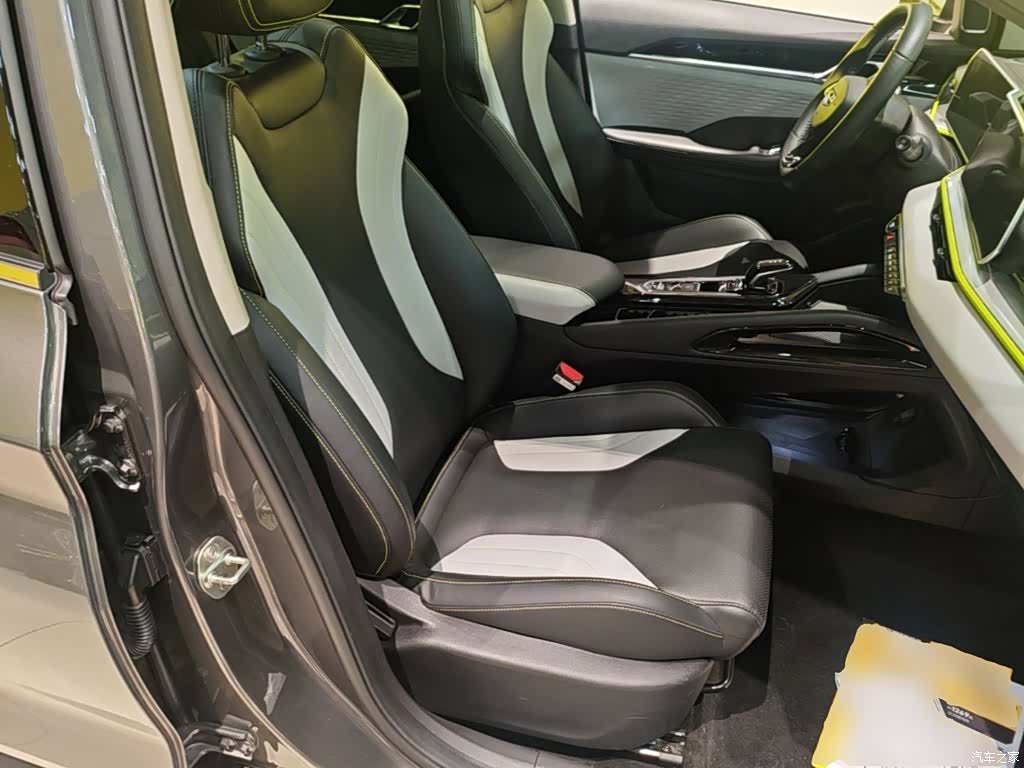 Geely Coolray, 2022 25