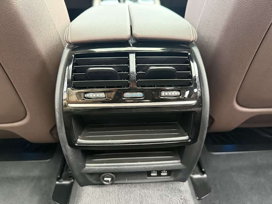 BMW 5 Series New Energy 2021, фото 17