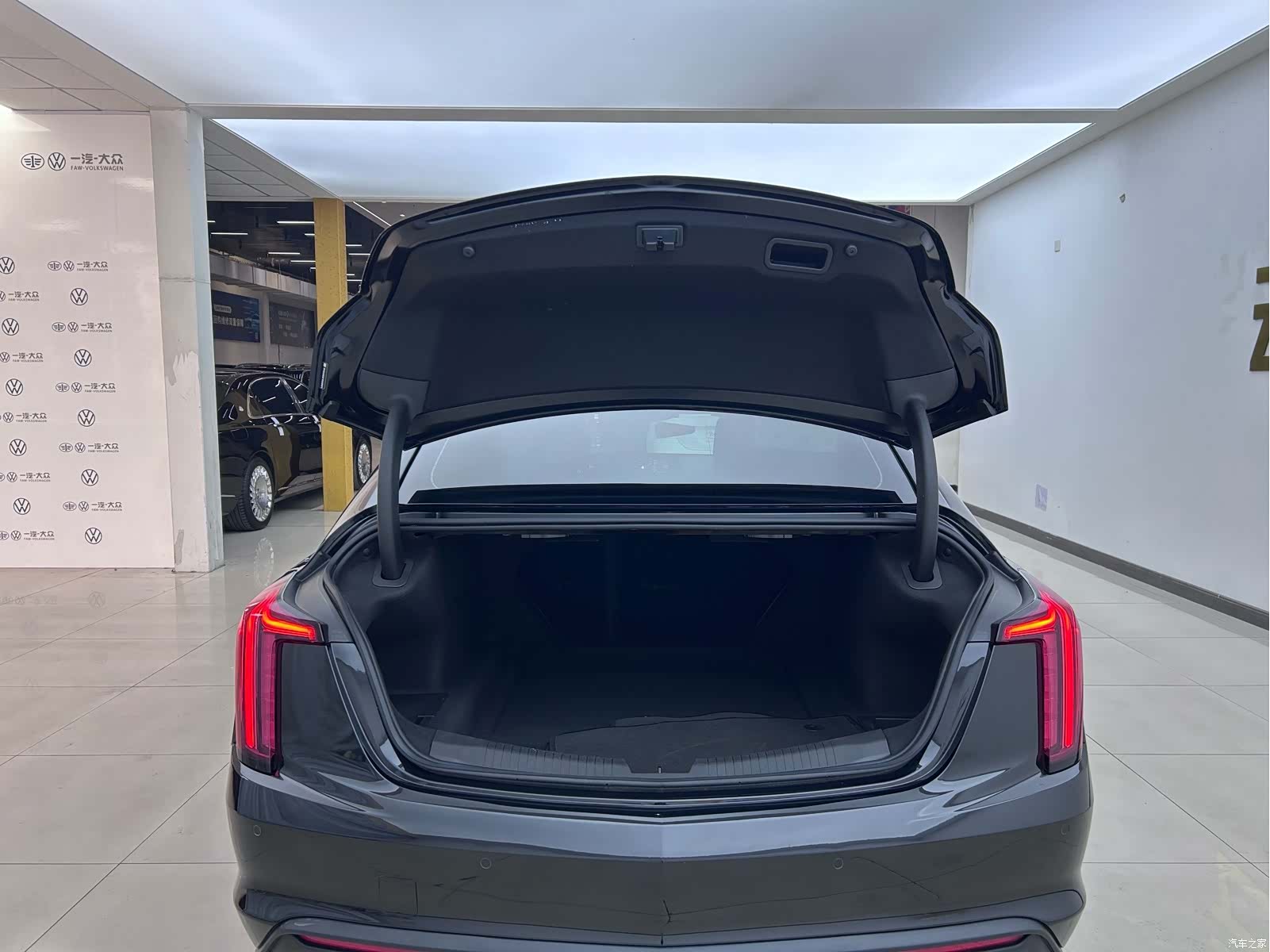 Cadillac CT5, 2025 18