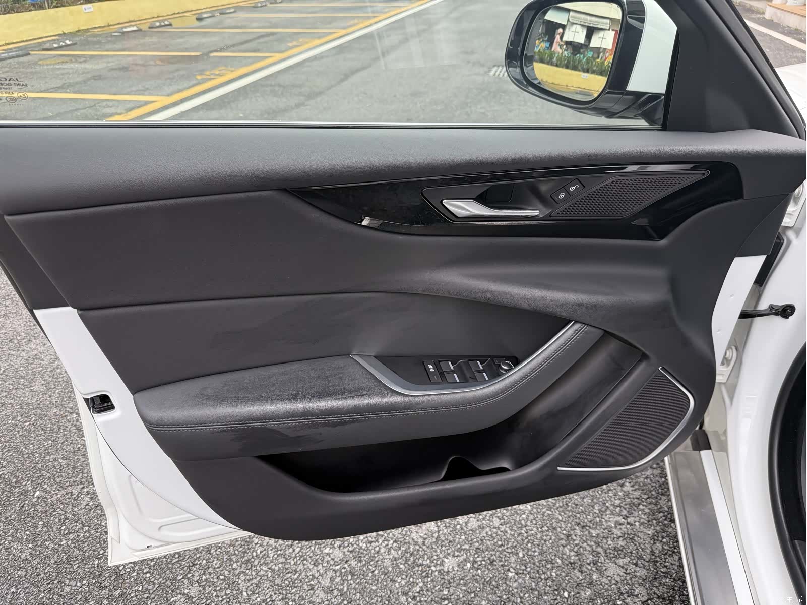 Land Rover XEL, 2021 8