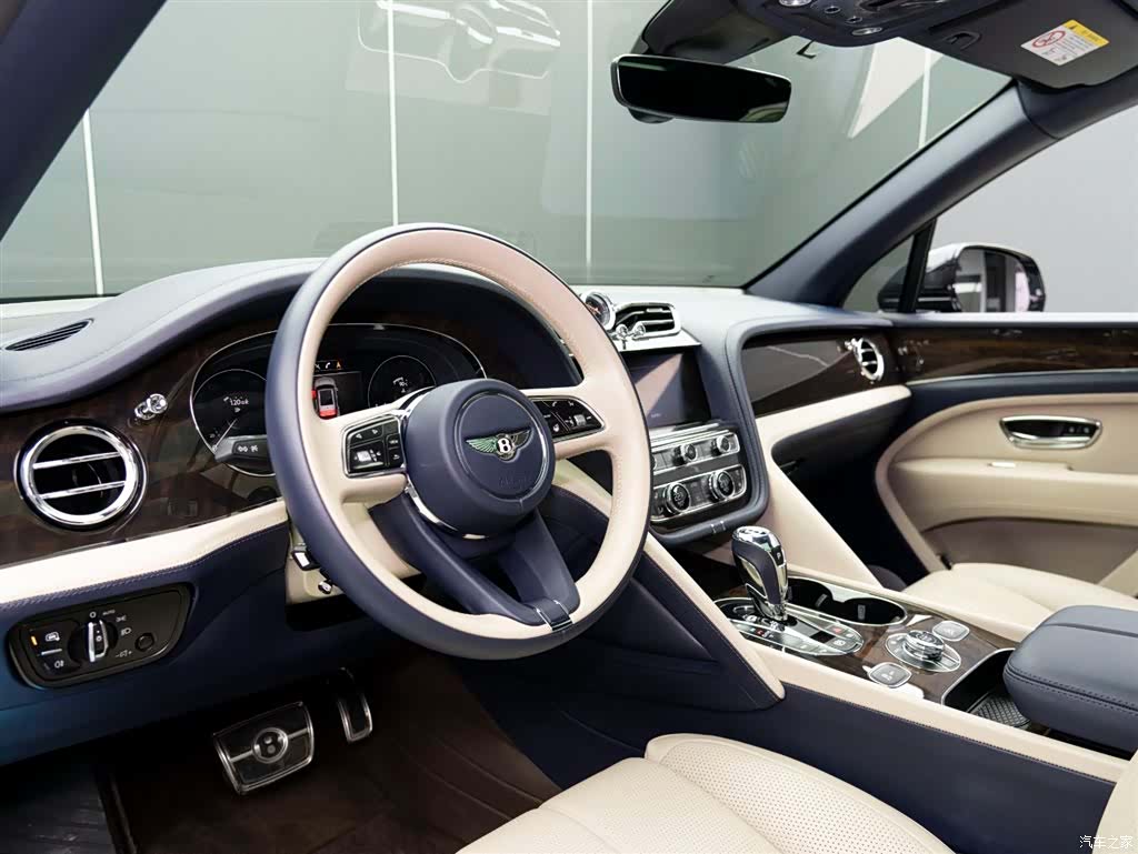 Bentley Bentayga, 2024 8