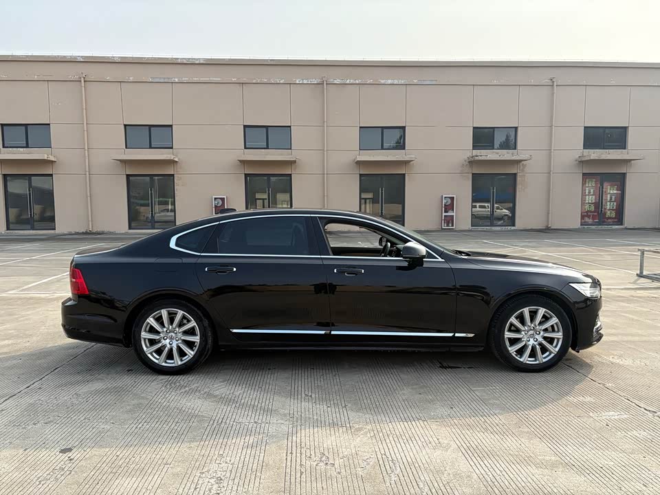 Volvo S90