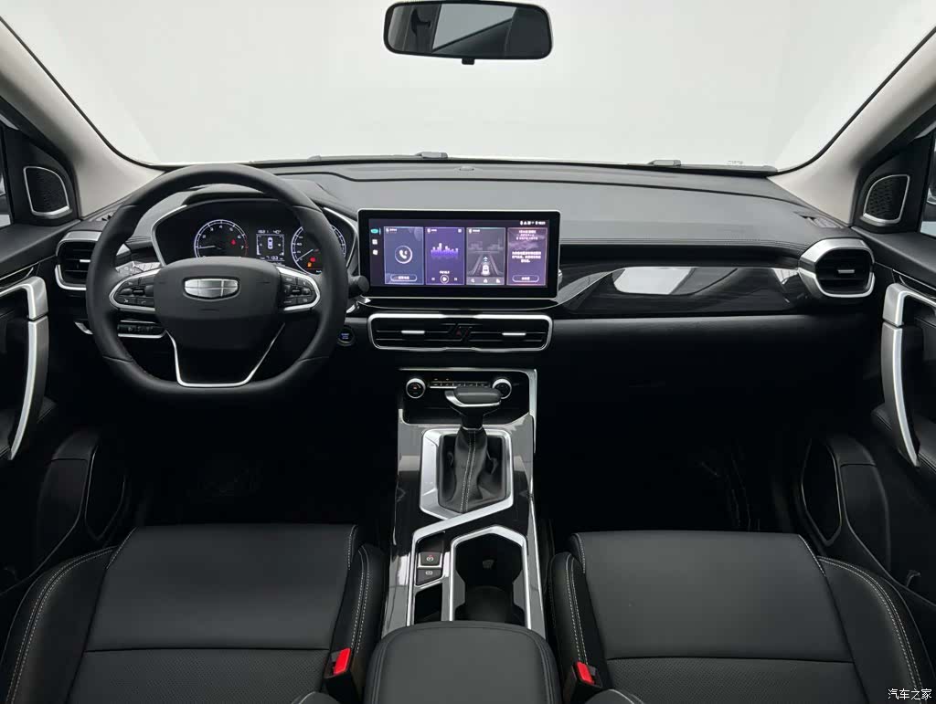 Geely Coolray, 2025 12