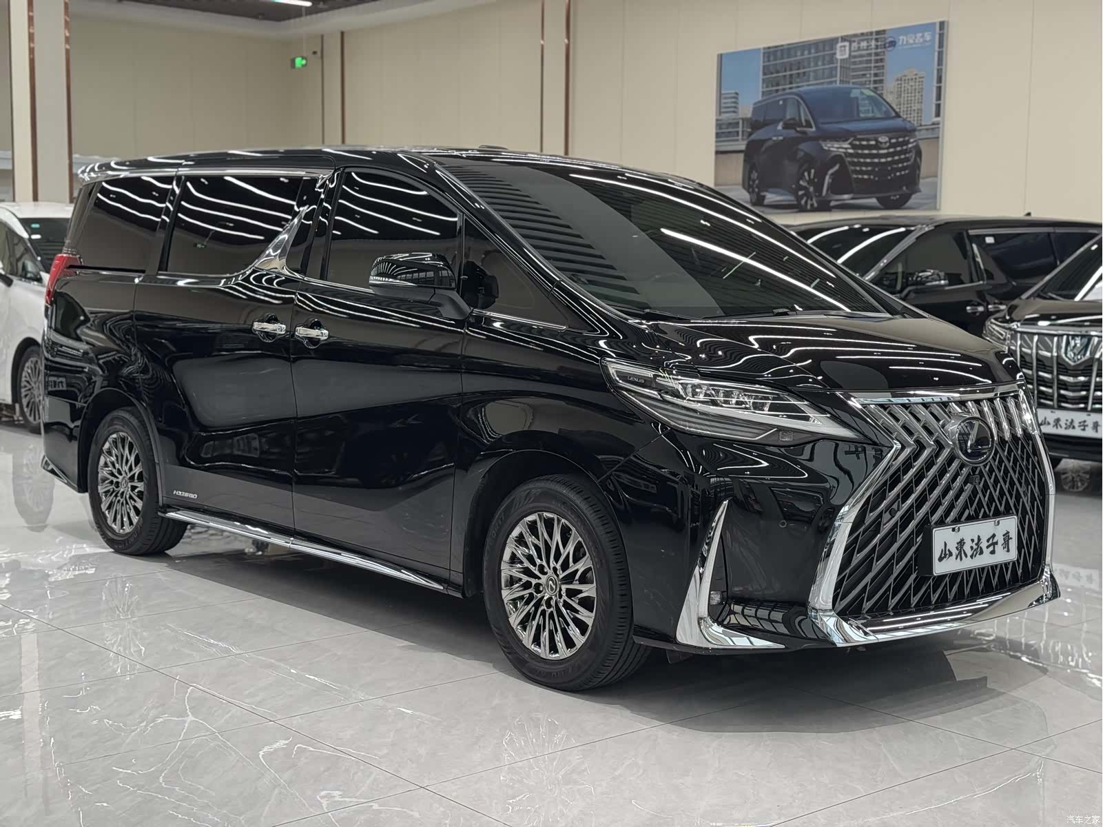 Lexus LM, 2021 3