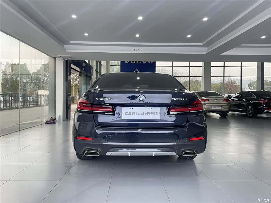 BMW 5 Series, 2022 все фото